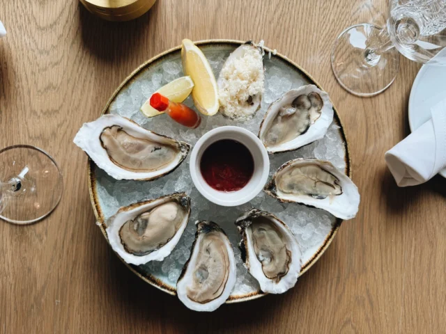 Oyster Heist! 

Today, $2 oysters + by the glass wine specials, 4pm-close. See you soon!